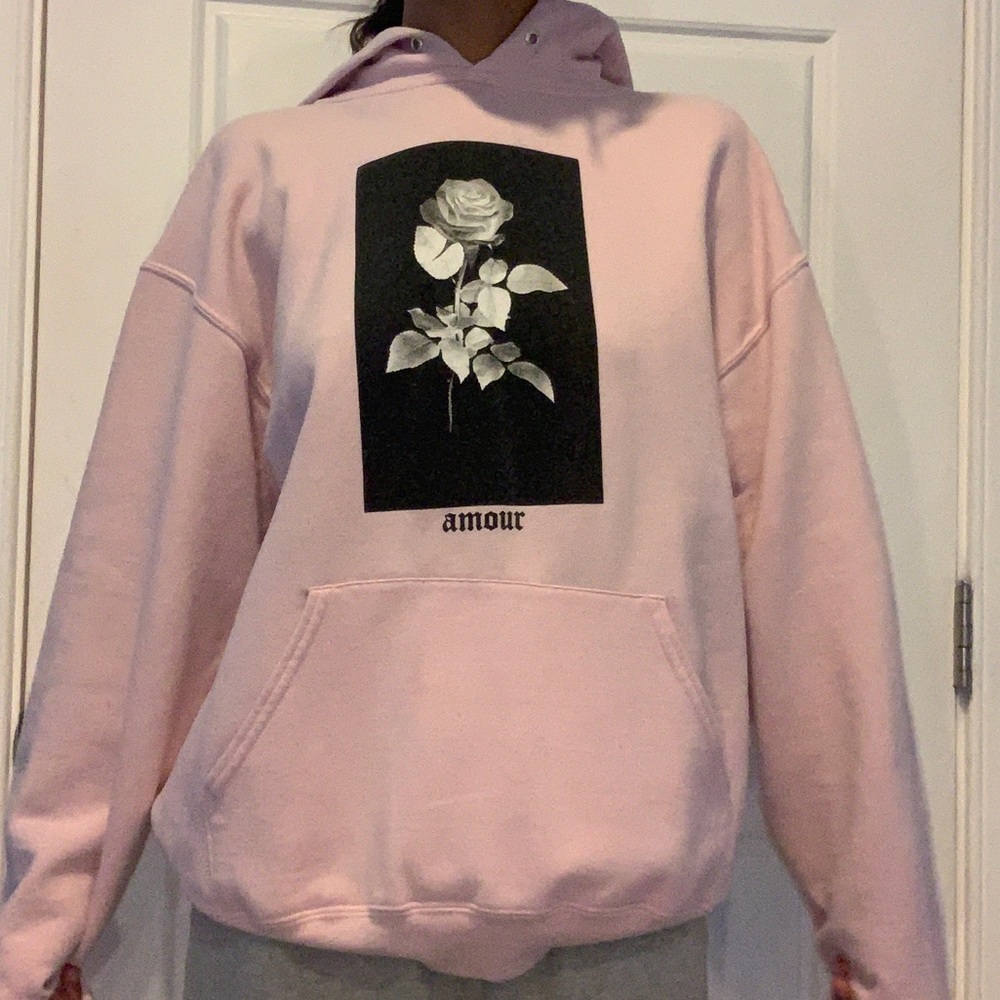 “Amour” pink sweatshirt —Artist Union clothing co.— (M)